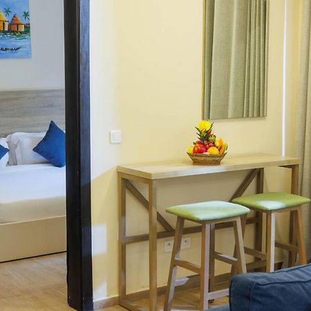 Silver Moon Hotel Abidjan Bagian luar foto