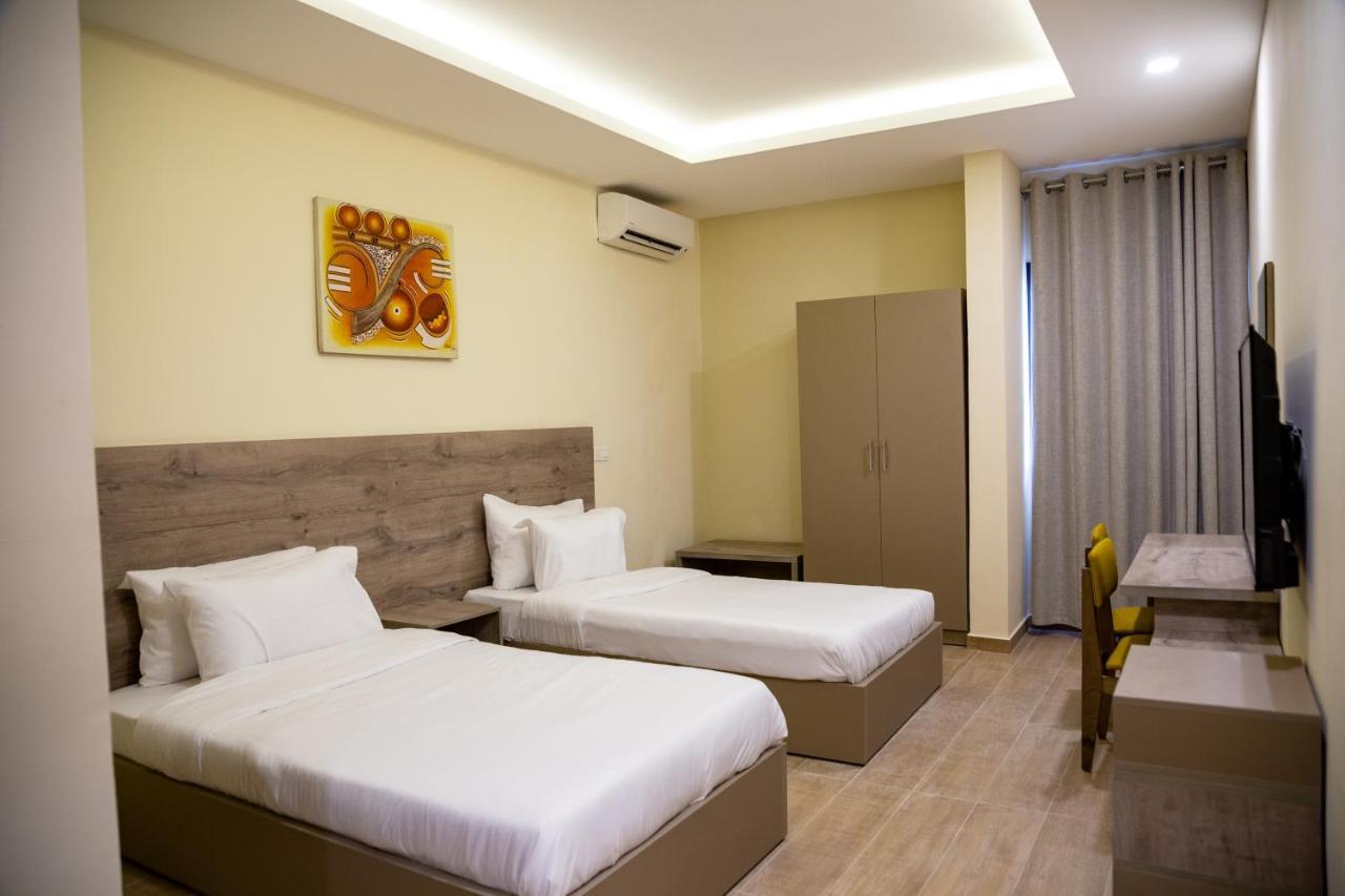 Silver Moon Hotel Abidjan Bagian luar foto