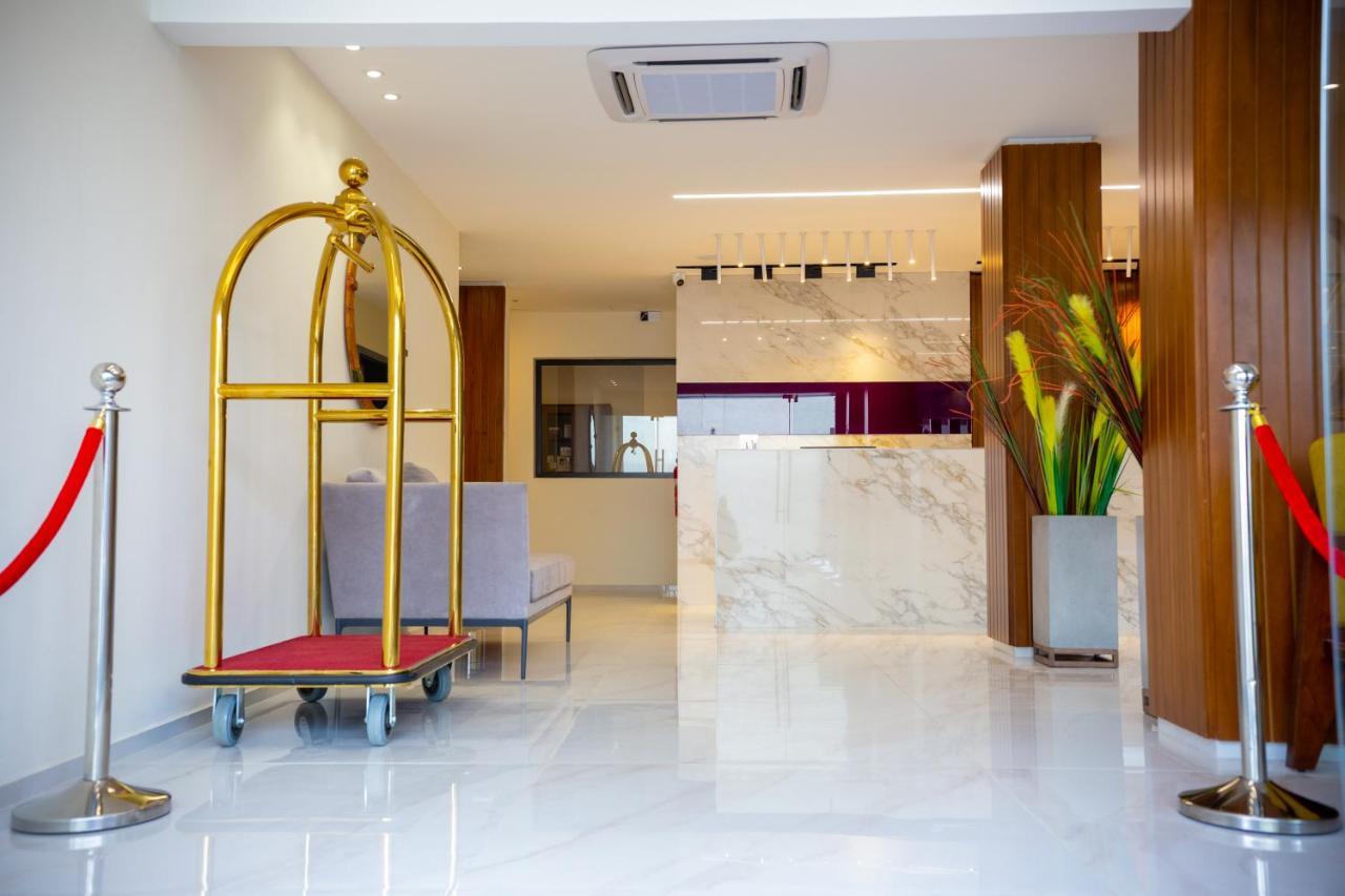 Silver Moon Hotel Abidjan Bagian luar foto