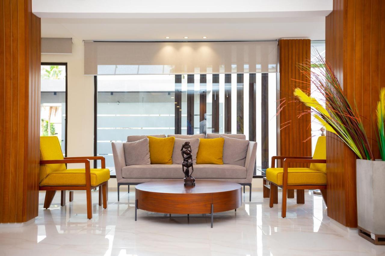 Silver Moon Hotel Abidjan Bagian luar foto