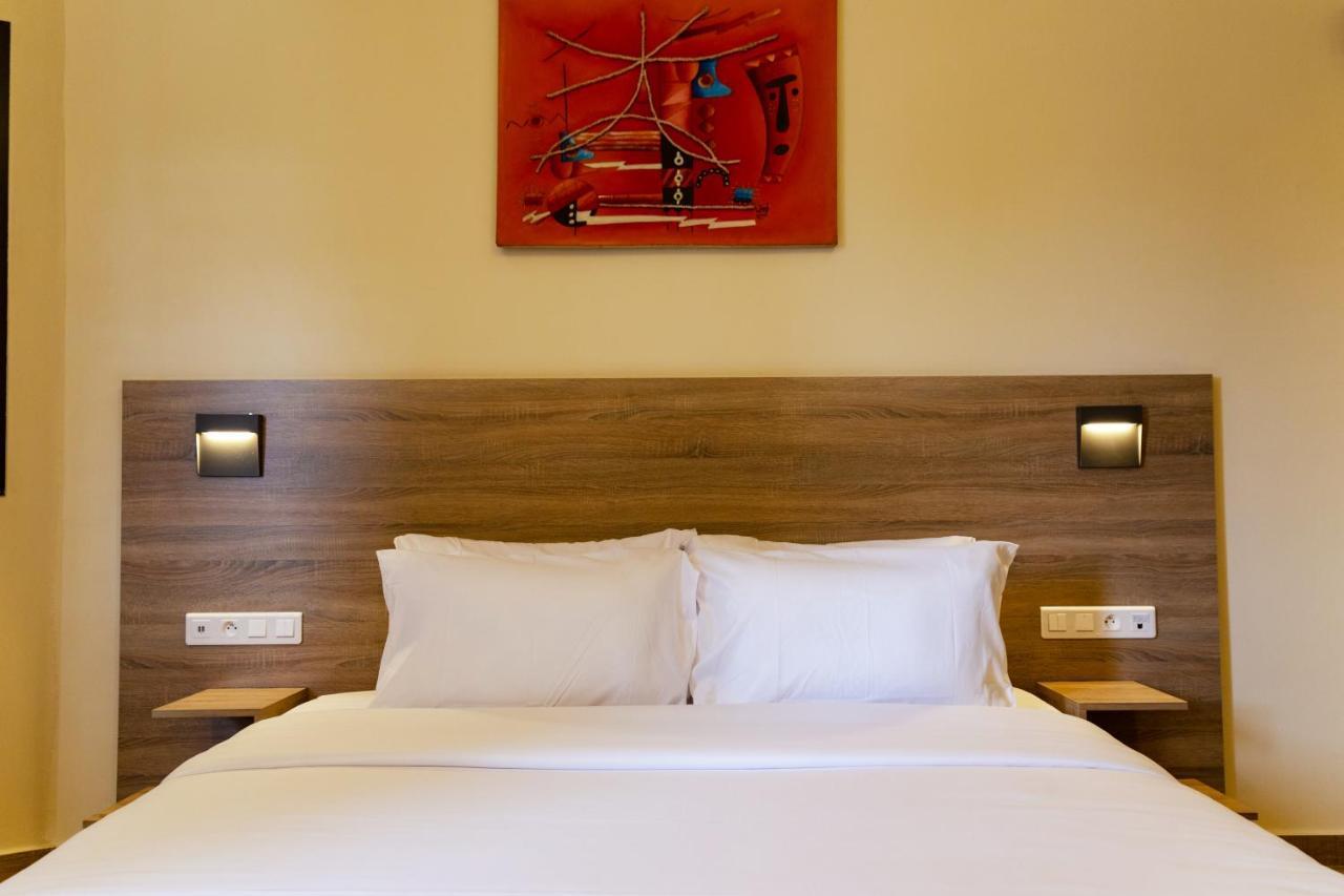 Silver Moon Hotel Abidjan Bagian luar foto