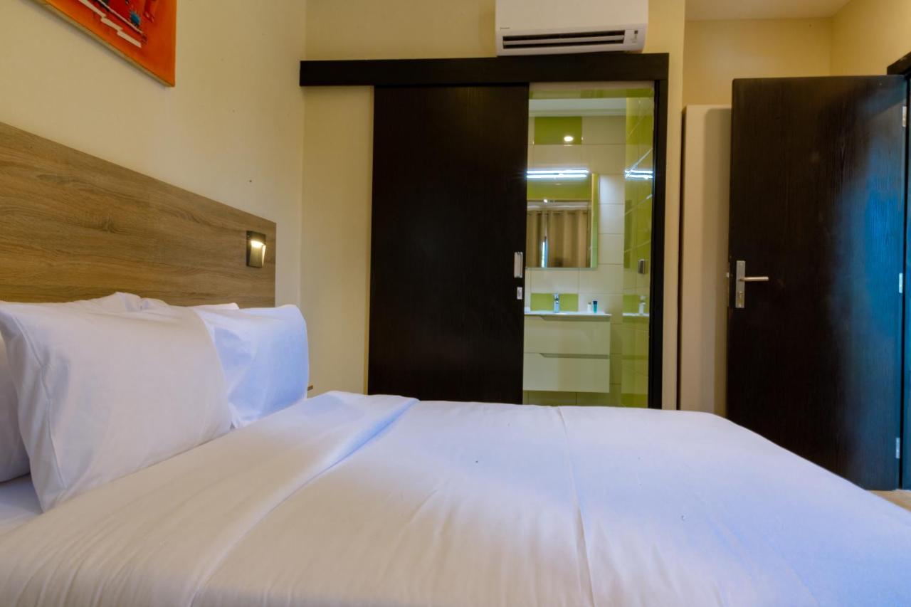 Silver Moon Hotel Abidjan Bagian luar foto