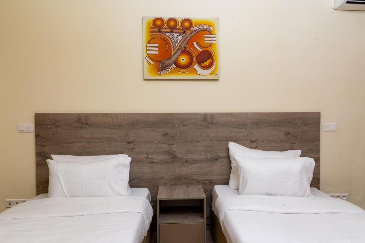 Silver Moon Hotel Abidjan Bagian luar foto