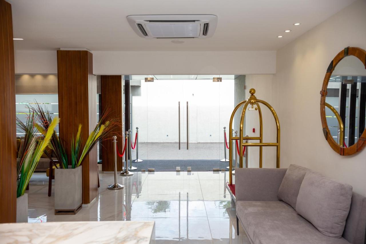 Silver Moon Hotel Abidjan Bagian luar foto