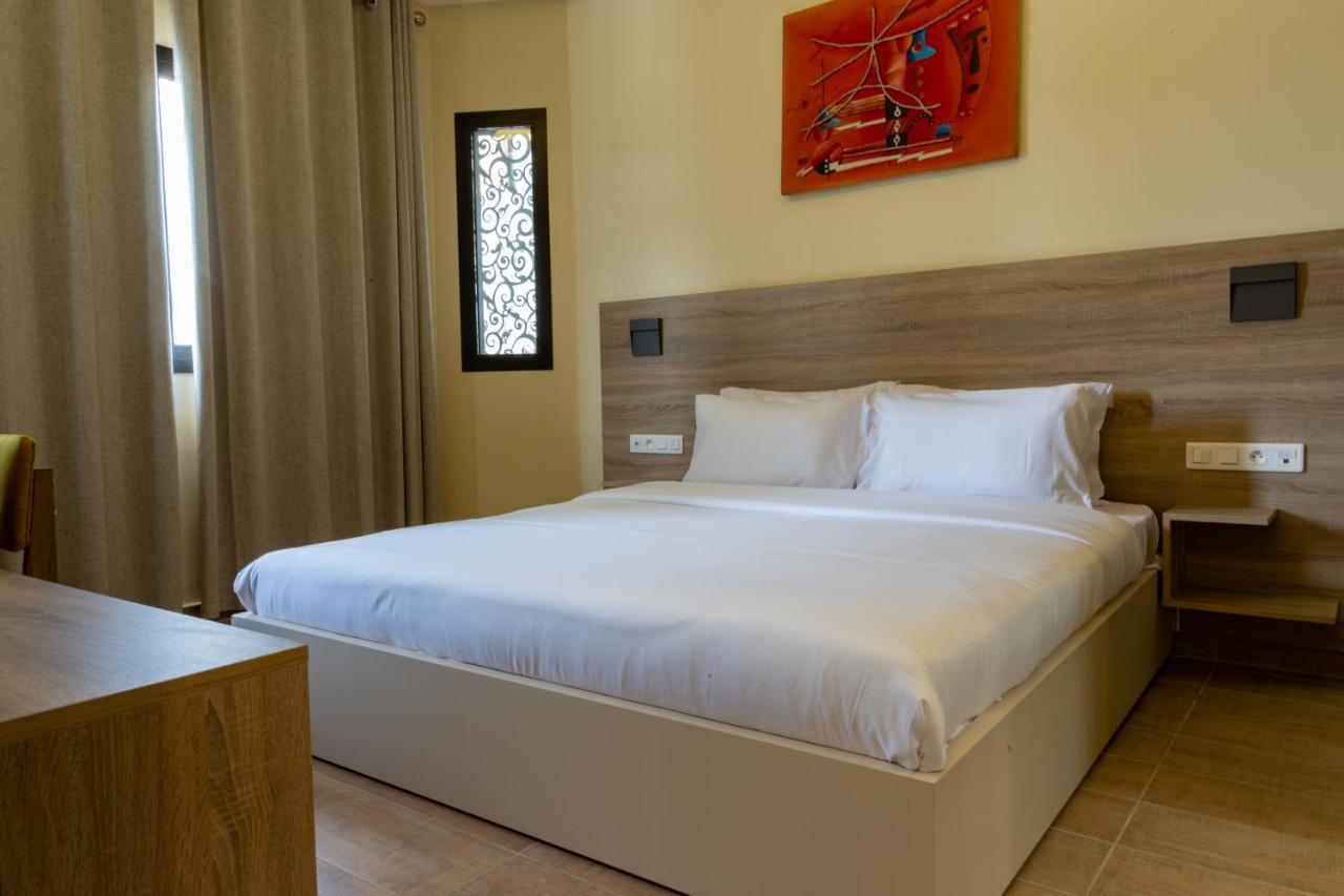 Silver Moon Hotel Abidjan Bagian luar foto