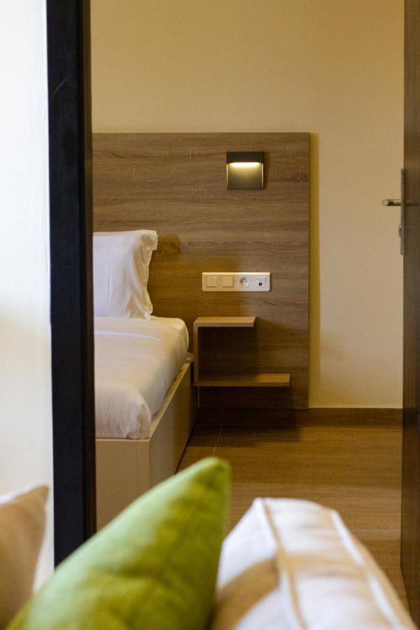 Silver Moon Hotel Abidjan Bagian luar foto