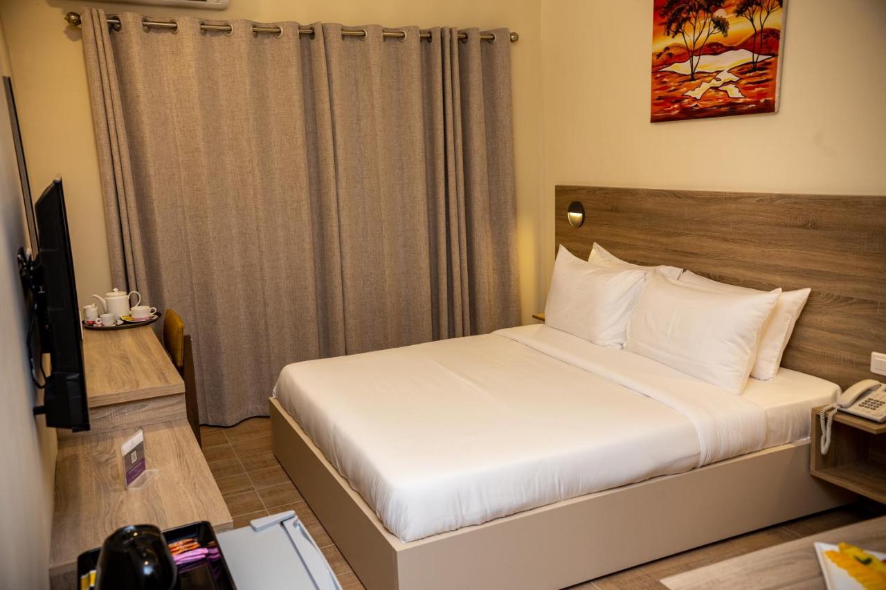 Silver Moon Hotel Abidjan Bagian luar foto
