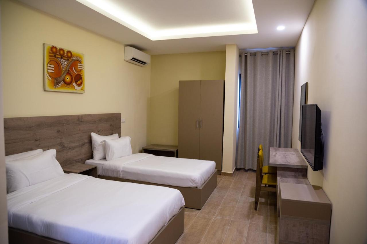 Silver Moon Hotel Abidjan Bagian luar foto