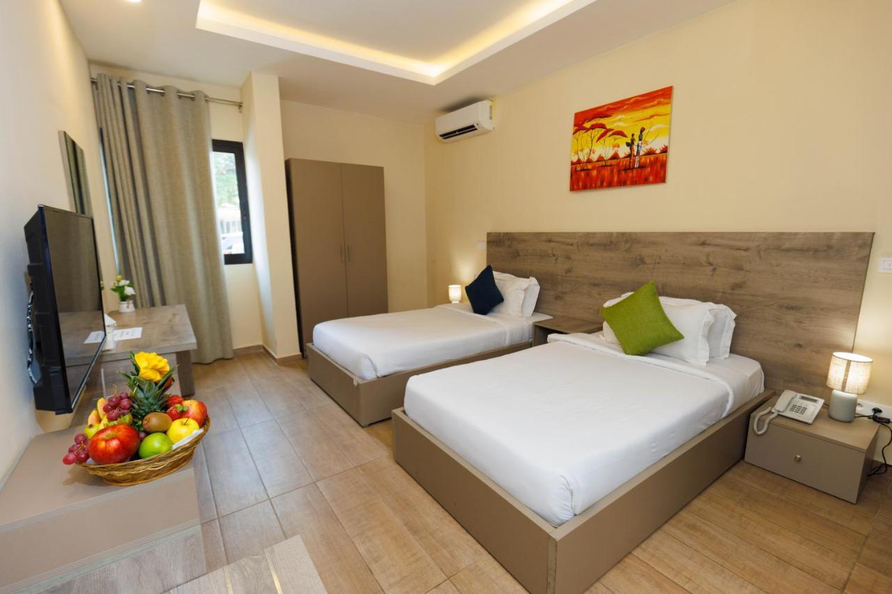 Silver Moon Hotel Abidjan Bagian luar foto