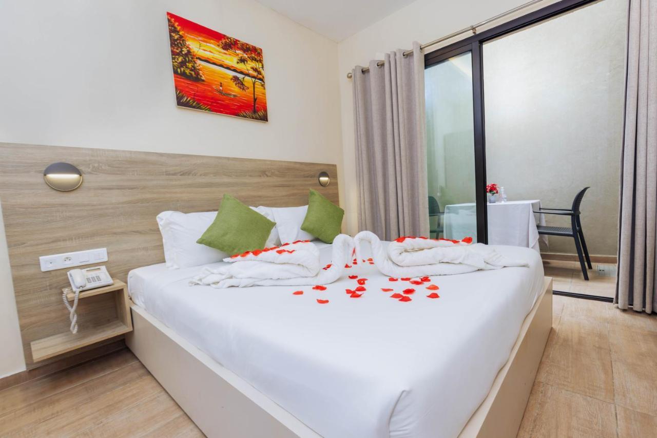 Silver Moon Hotel Abidjan Bagian luar foto