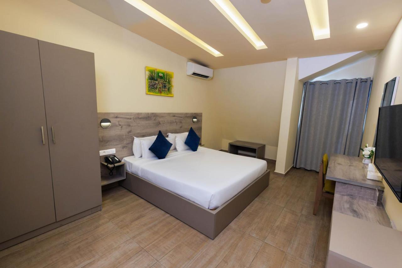 Silver Moon Hotel Abidjan Bagian luar foto