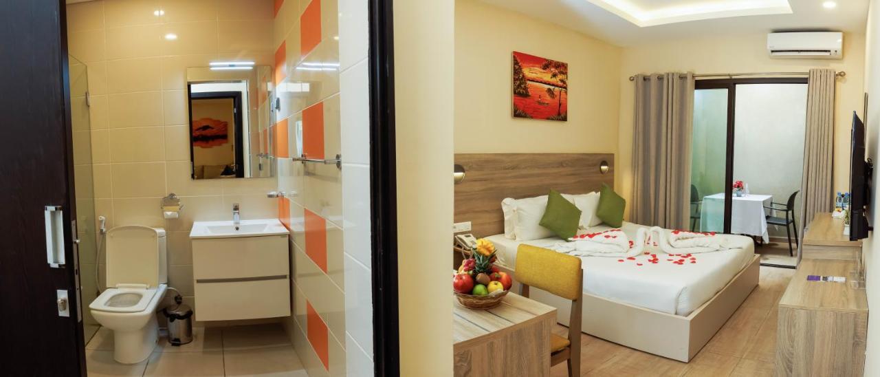 Silver Moon Hotel Abidjan Bagian luar foto